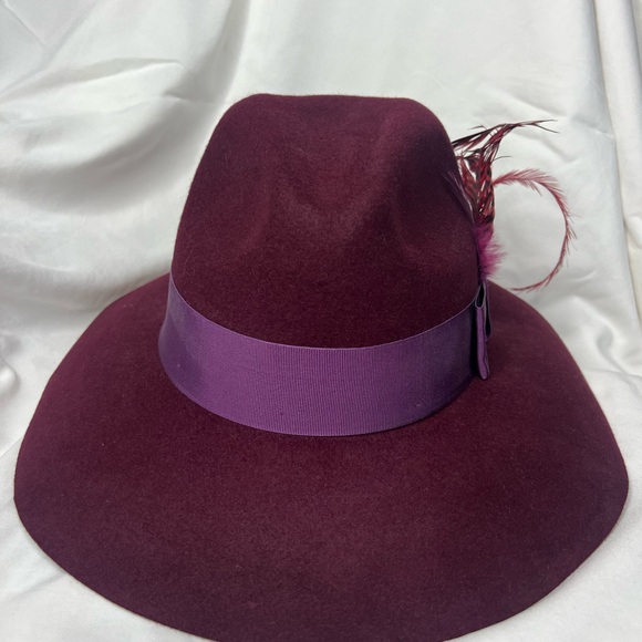 Authentic GUCCI Felt and Pheasant Feather GG Trilby Hat in Burgundy. - Picture 2 of 10